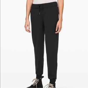 Lululemon On the Fly Jogger size 8 28”